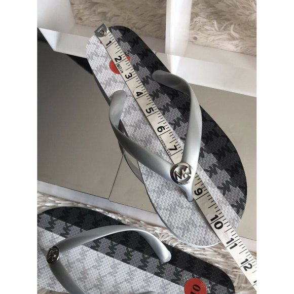 Women’s Sandals Flip Flops Size 10 Michael Kors Silver Grey RX20B - Picture 9 of 11